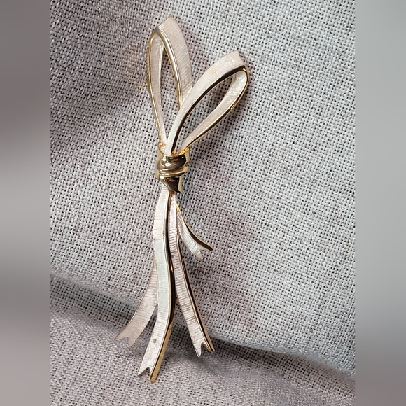 Vintage Bow Brooch - Picture 7 of 8